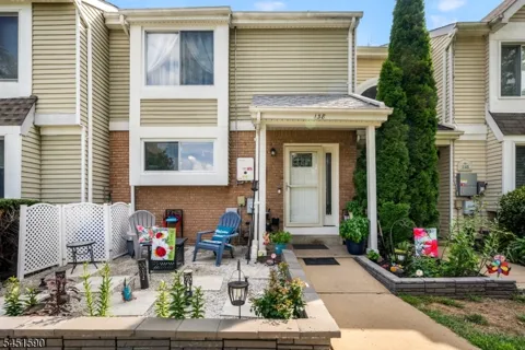 138 Stratford Ct