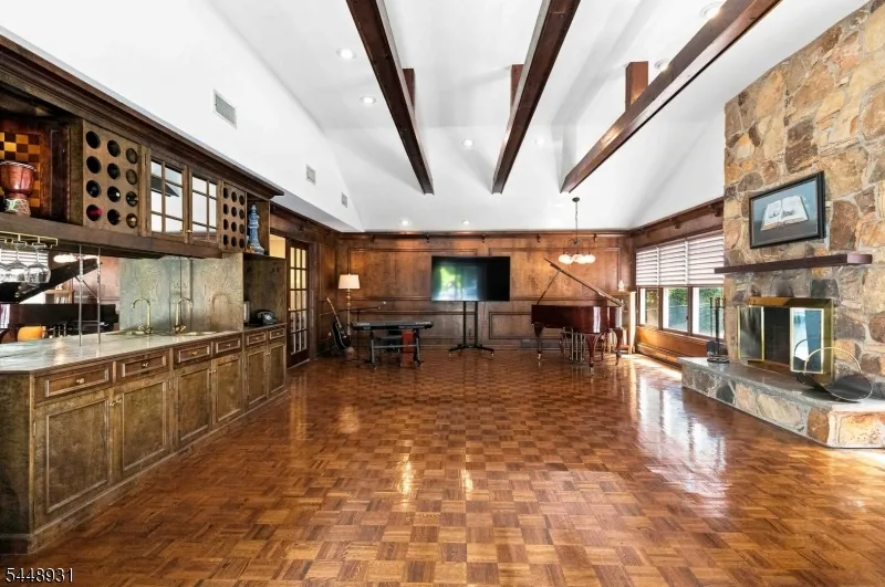 700 Oak Ln Franklin Lakes, NJ 07417