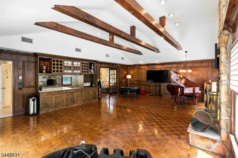 700 Oak Ln Franklin Lakes, NJ 07417
