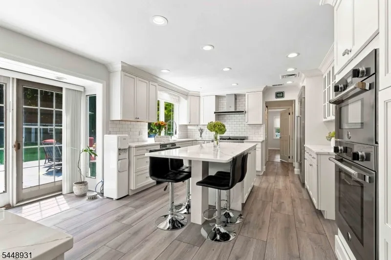 700 Oak Ln Franklin Lakes, NJ 07417
