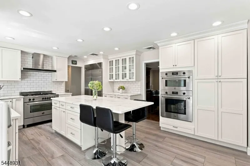 700 Oak Ln Franklin Lakes, NJ 07417