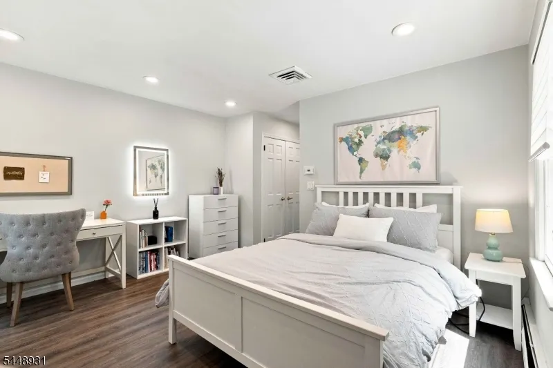 700 Oak Ln Franklin Lakes, NJ 07417