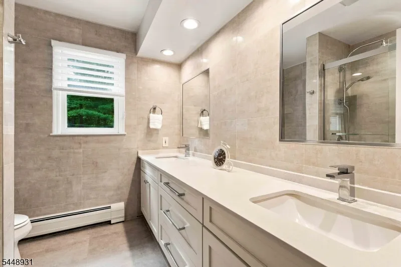700 Oak Ln Franklin Lakes, NJ 07417