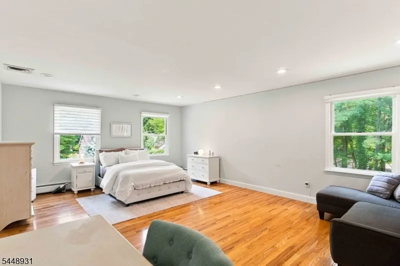 700 Oak Ln Franklin Lakes, NJ 07417