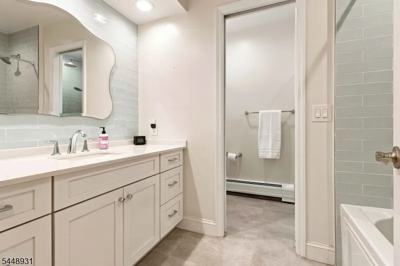 700 Oak Ln Franklin Lakes, NJ 07417