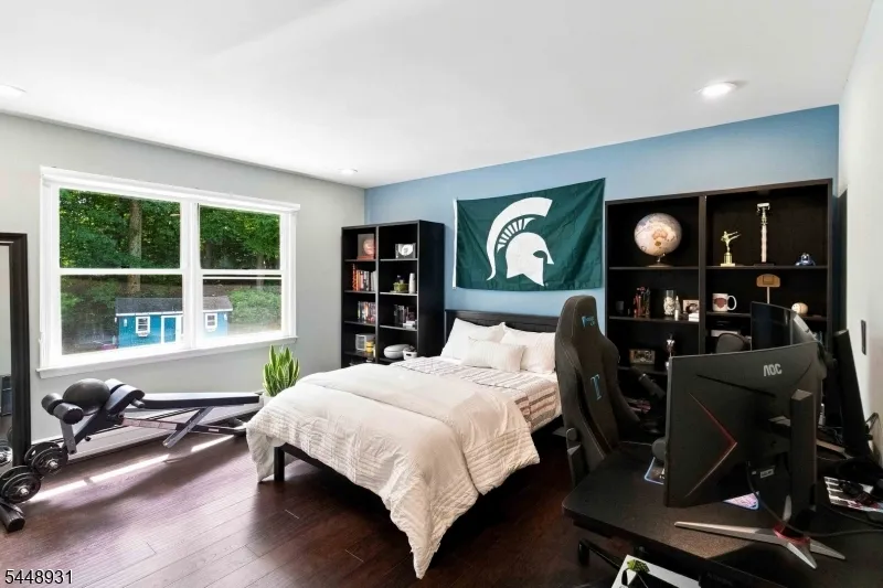 700 Oak Ln Franklin Lakes, NJ 07417