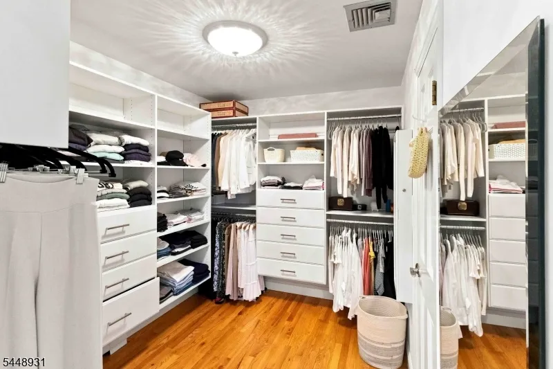 700 Oak Ln Franklin Lakes, NJ 07417
