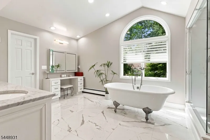 700 Oak Ln Franklin Lakes, NJ 07417