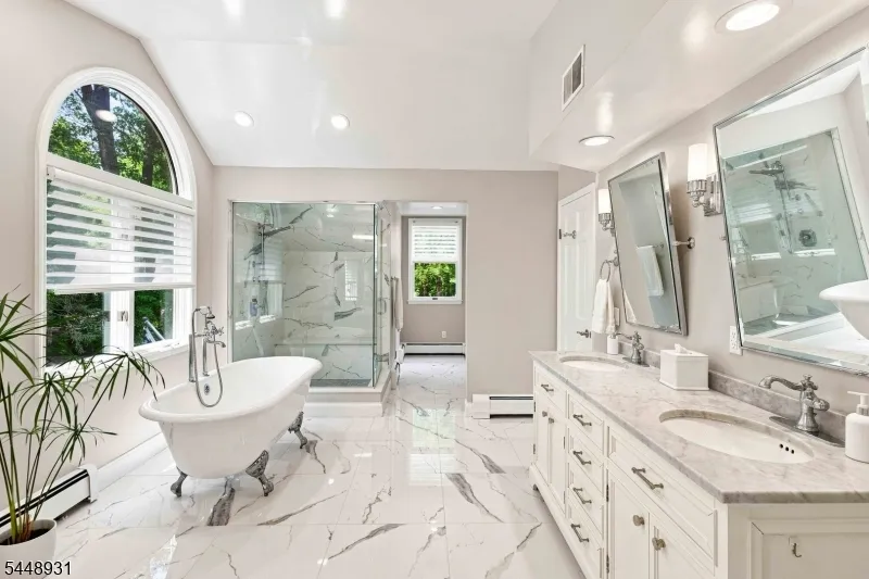 700 Oak Ln Franklin Lakes, NJ 07417