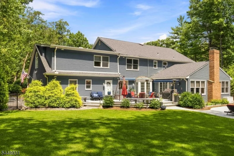 700 Oak Ln Franklin Lakes, NJ 07417