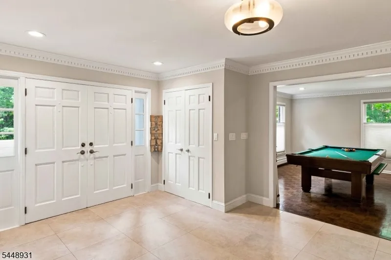 700 Oak Ln Franklin Lakes, NJ 07417