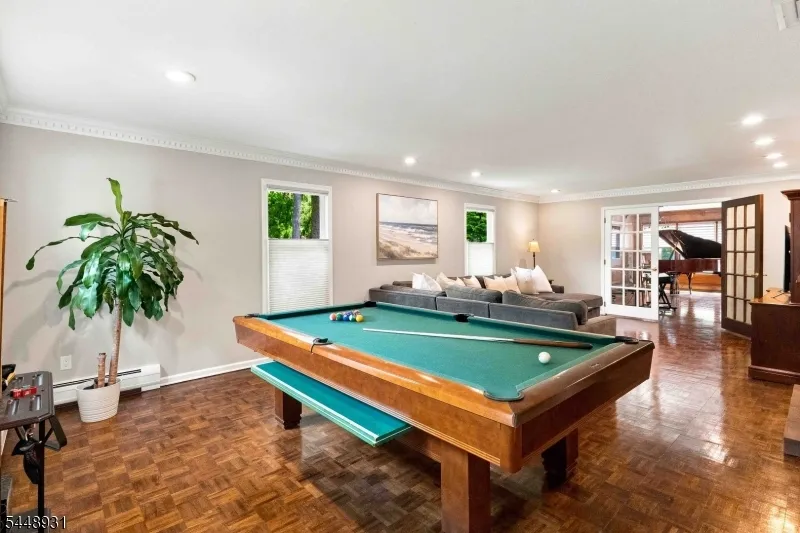 700 Oak Ln Franklin Lakes, NJ 07417