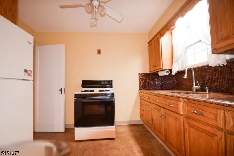 441 9Th Ave Paterson City, NJ 07514