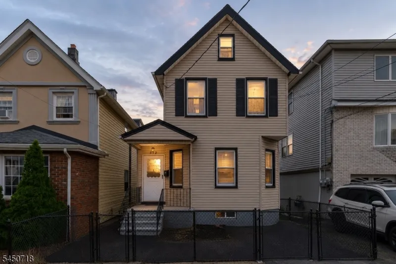 352 Forest St Kearny Town, NJ 07032