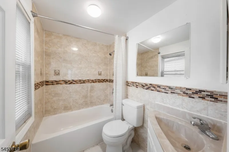 352 Forest St Kearny Town, NJ 07032