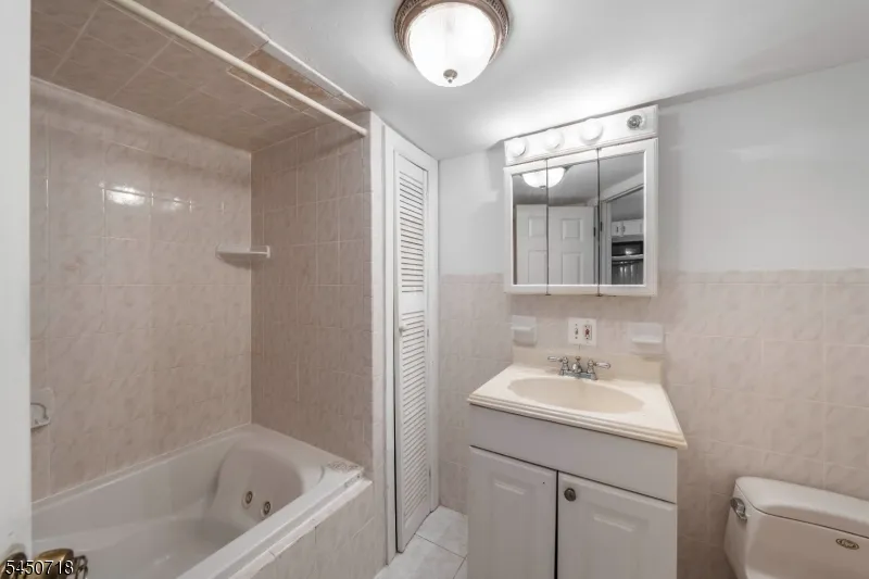 352 Forest St Kearny Town, NJ 07032