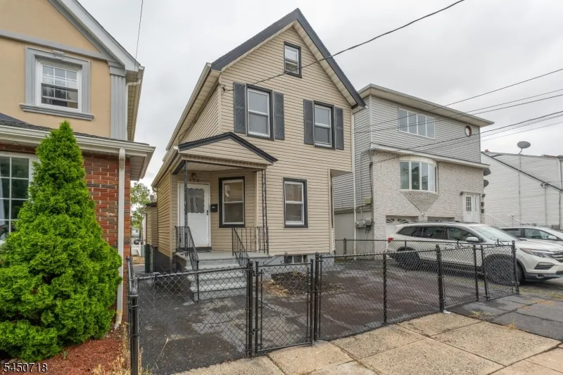 352 Forest St Kearny Town, NJ 07032