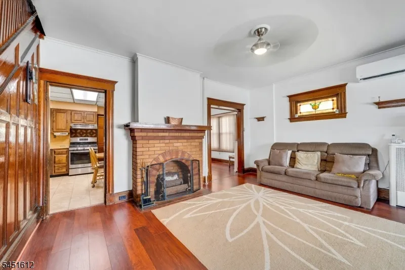 204 Tontine Ave Lyndhurst, NJ 07071