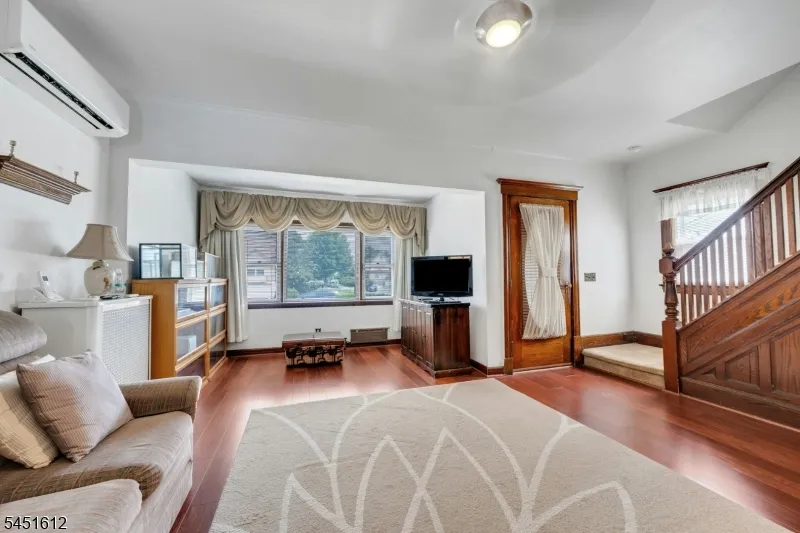 204 Tontine Ave Lyndhurst, NJ 07071