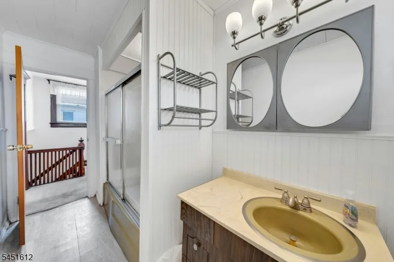 204 Tontine Ave Lyndhurst, NJ 07071