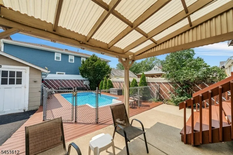 204 Tontine Ave Lyndhurst, NJ 07071