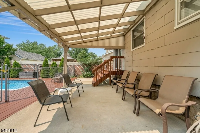 204 Tontine Ave Lyndhurst, NJ 07071