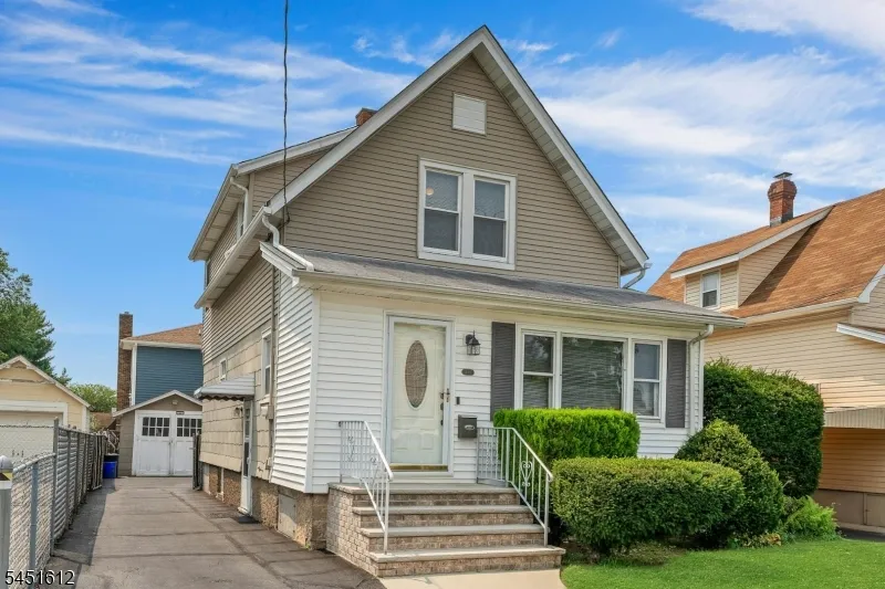 204 Tontine Ave Lyndhurst, NJ 07071