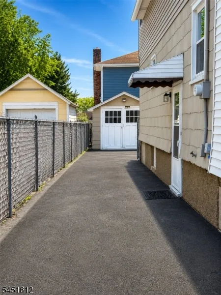 204 Tontine Ave Lyndhurst, NJ 07071