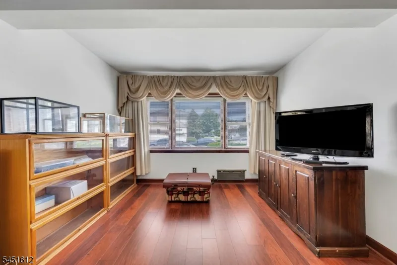 204 Tontine Ave Lyndhurst, NJ 07071