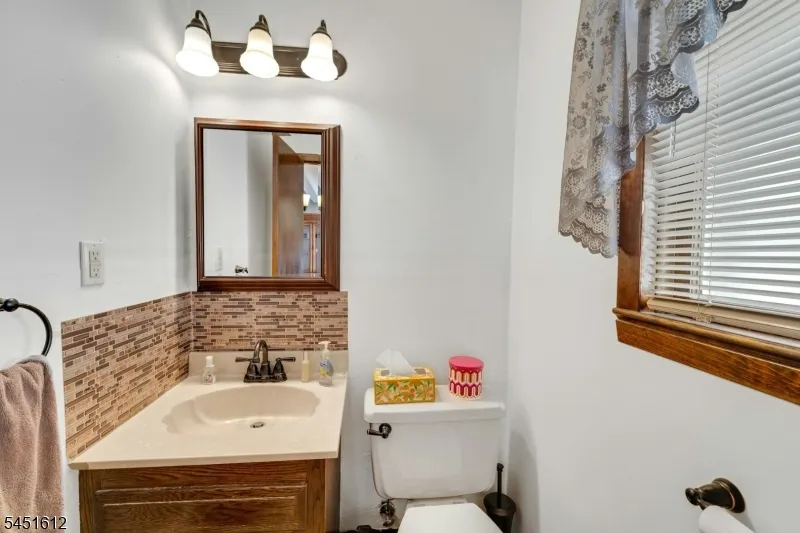 204 Tontine Ave Lyndhurst, NJ 07071