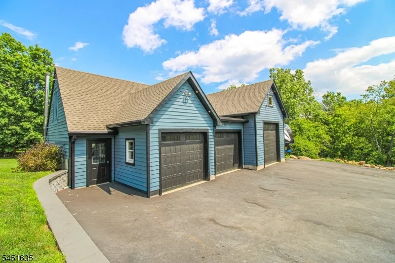 38 Sally Harden Rd Wantage, NJ 07461