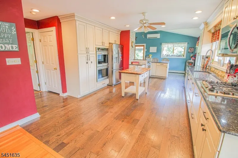 38 Sally Harden Rd Wantage, NJ 07461
