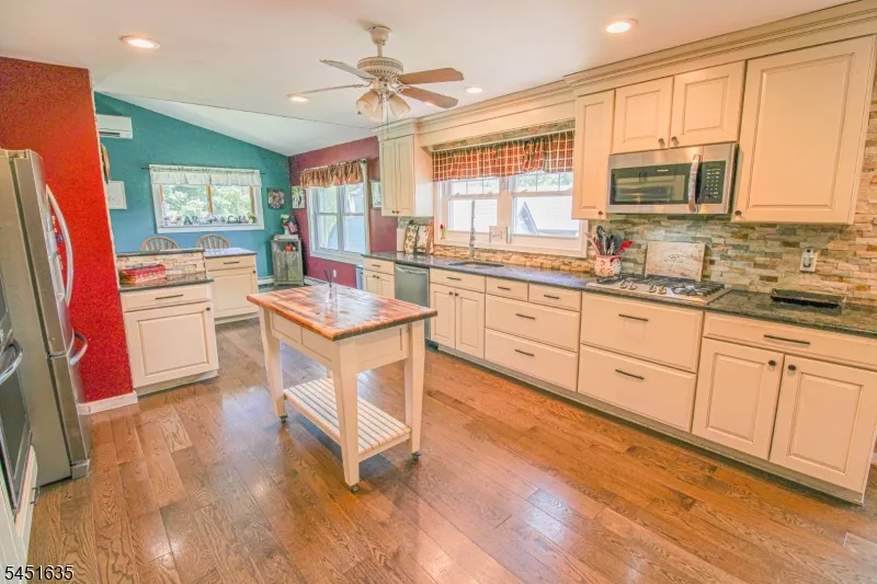 38 Sally Harden Rd Wantage, NJ 07461