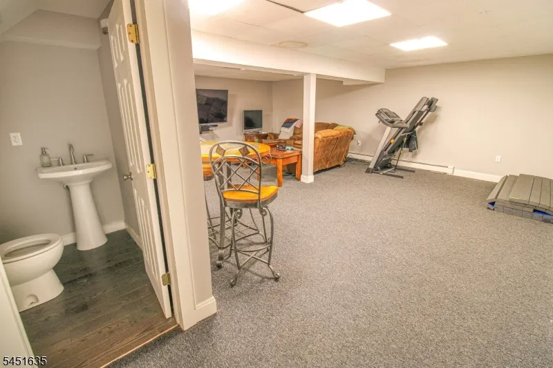 38 Sally Harden Rd Wantage, NJ 07461
