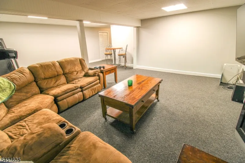 38 Sally Harden Rd Wantage, NJ 07461