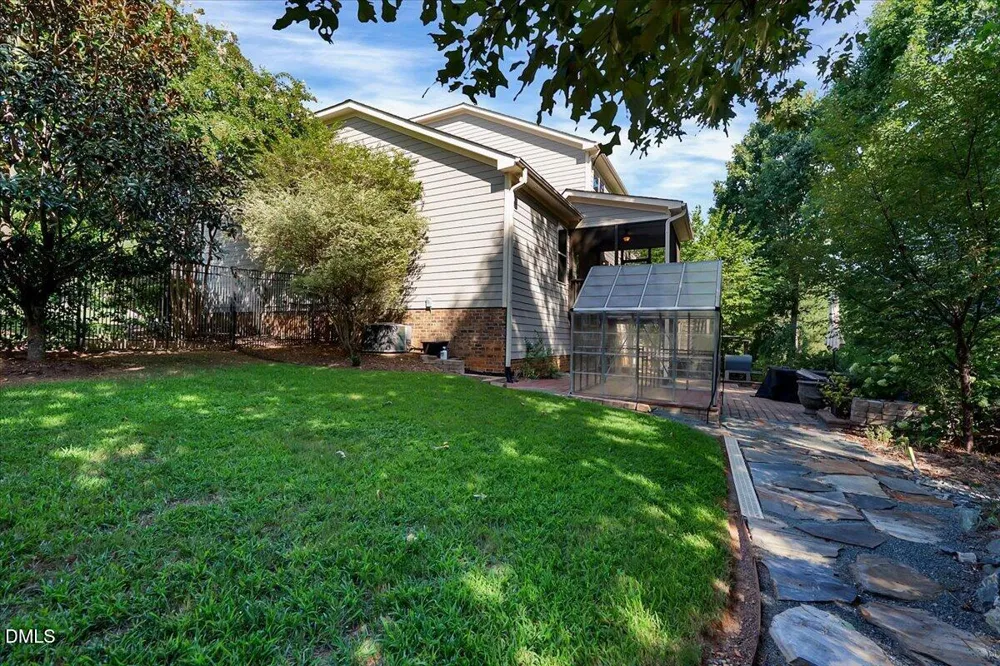 409 Rolling Meadows Lane Chapel Hill, NC 27517