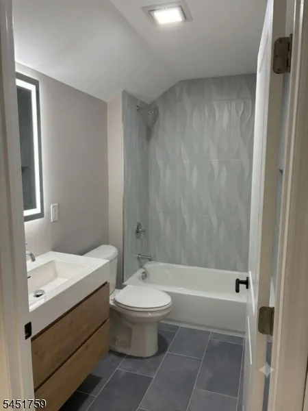 40 Phillips St Bloomfield, NJ 07003