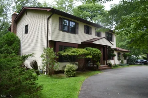 1 Glenbrook Ct
