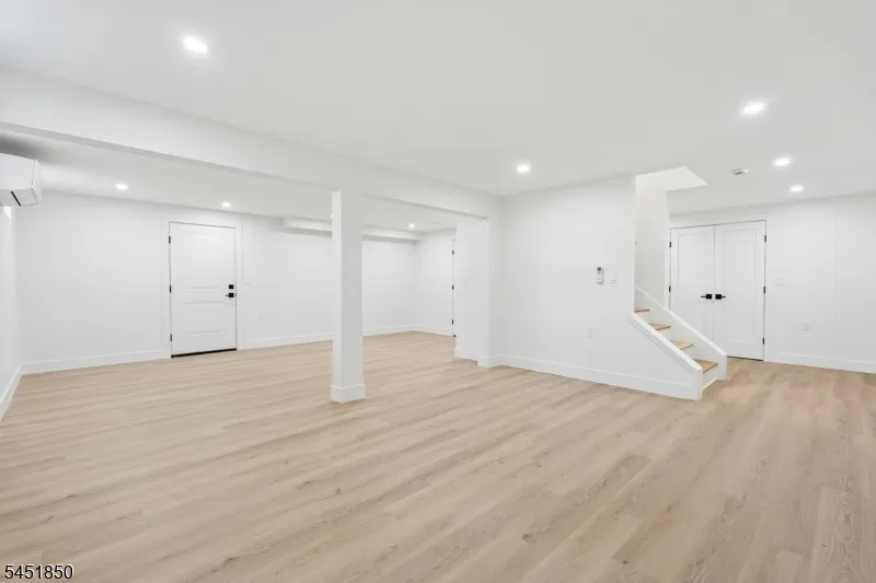 72 E Cedar St Livingston, NJ 07039