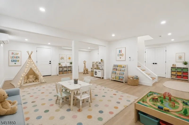 72 E Cedar St Livingston, NJ 07039