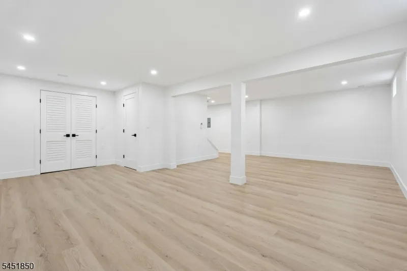 72 E Cedar St Livingston, NJ 07039