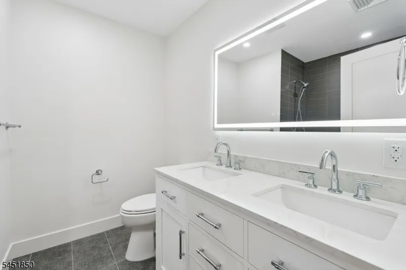 72 E Cedar St Livingston, NJ 07039