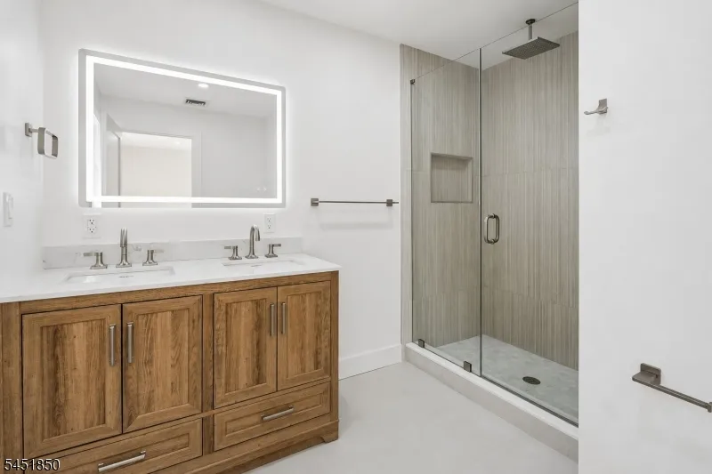 72 E Cedar St Livingston, NJ 07039