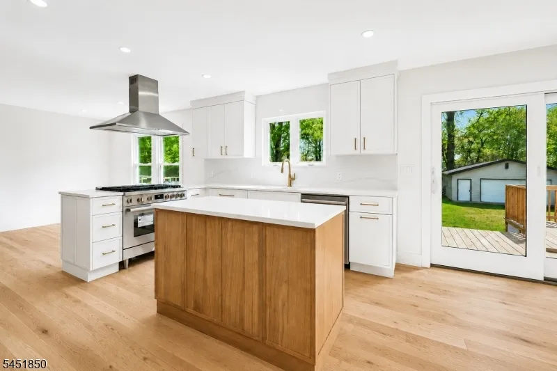 72 E Cedar St Livingston, NJ 07039