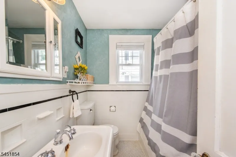 26 Dewey Ave Totowa, NJ 07512