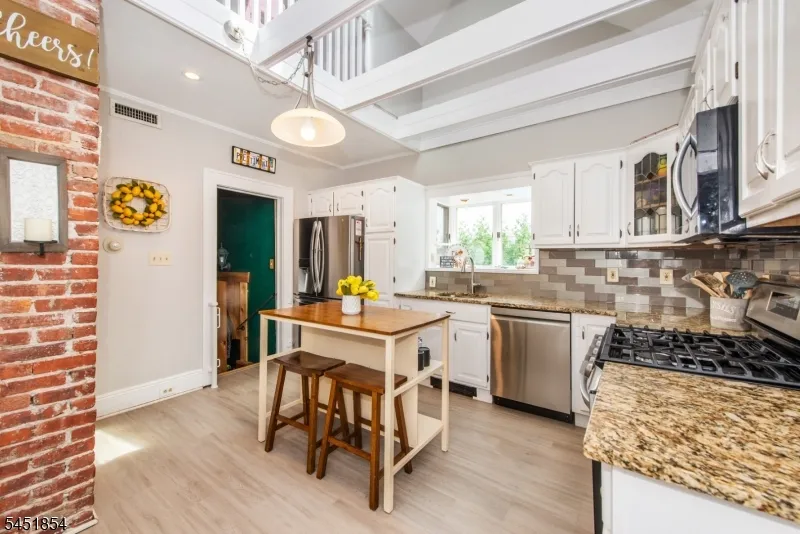 26 Dewey Ave Totowa, NJ 07512