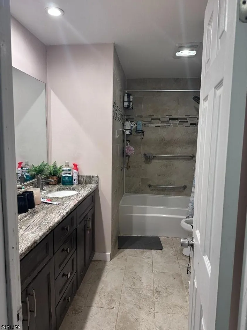 3 Lawrence Dr Hackettstown Town, NJ 07840