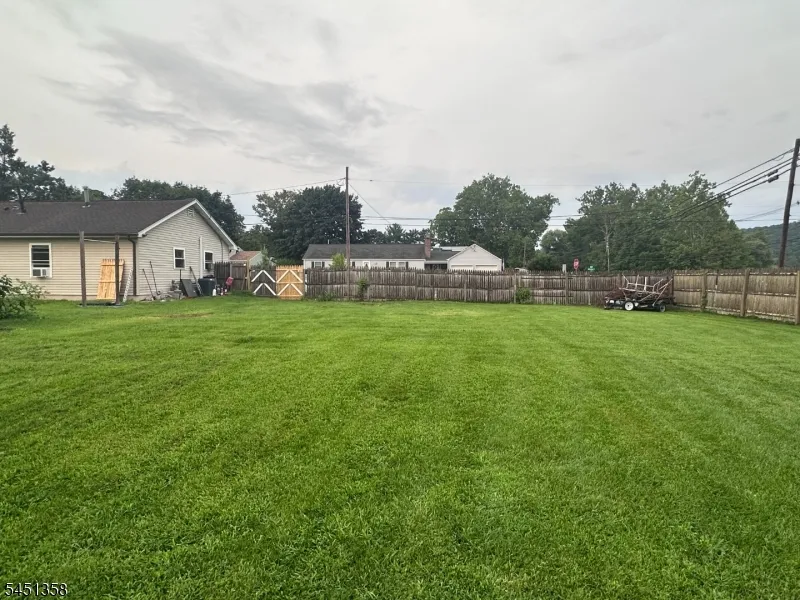 3 Lawrence Dr Hackettstown Town, NJ 07840