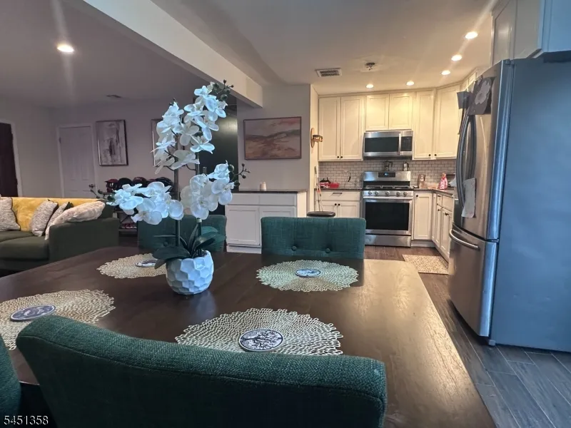 3 Lawrence Dr Hackettstown Town, NJ 07840