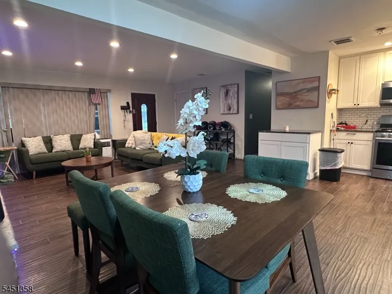 3 Lawrence Dr Hackettstown Town, NJ 07840
